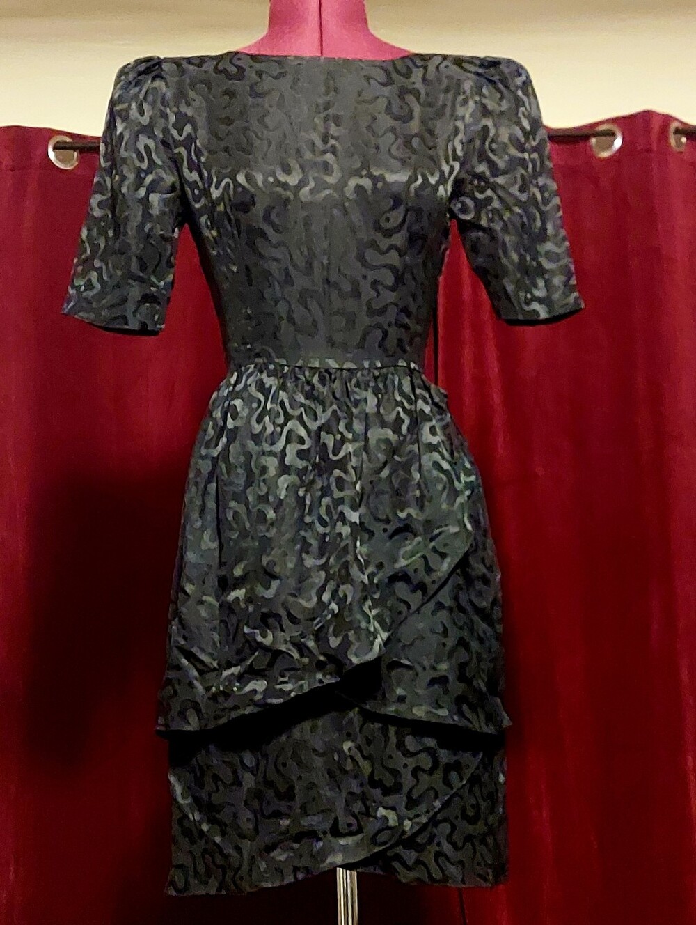 Vintage Maggie London 100% Silk Cocktail Dress - Size 4